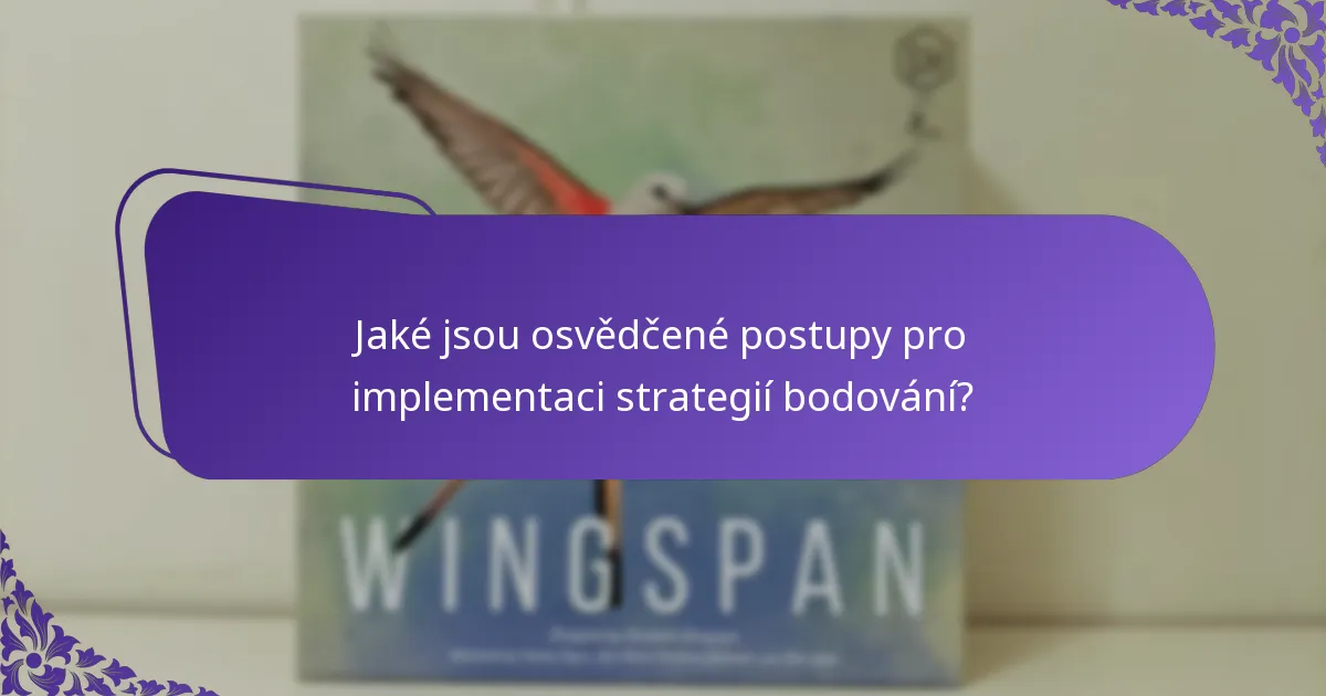 Jak se strategie bodování liší v různých kontextech?